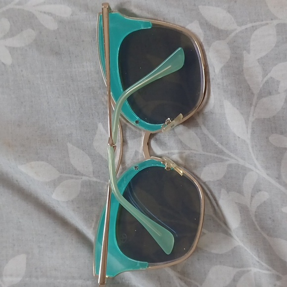 Cat Eye Sunglasses - Picture 3 of 4